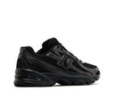New Balance 740 Triple Black